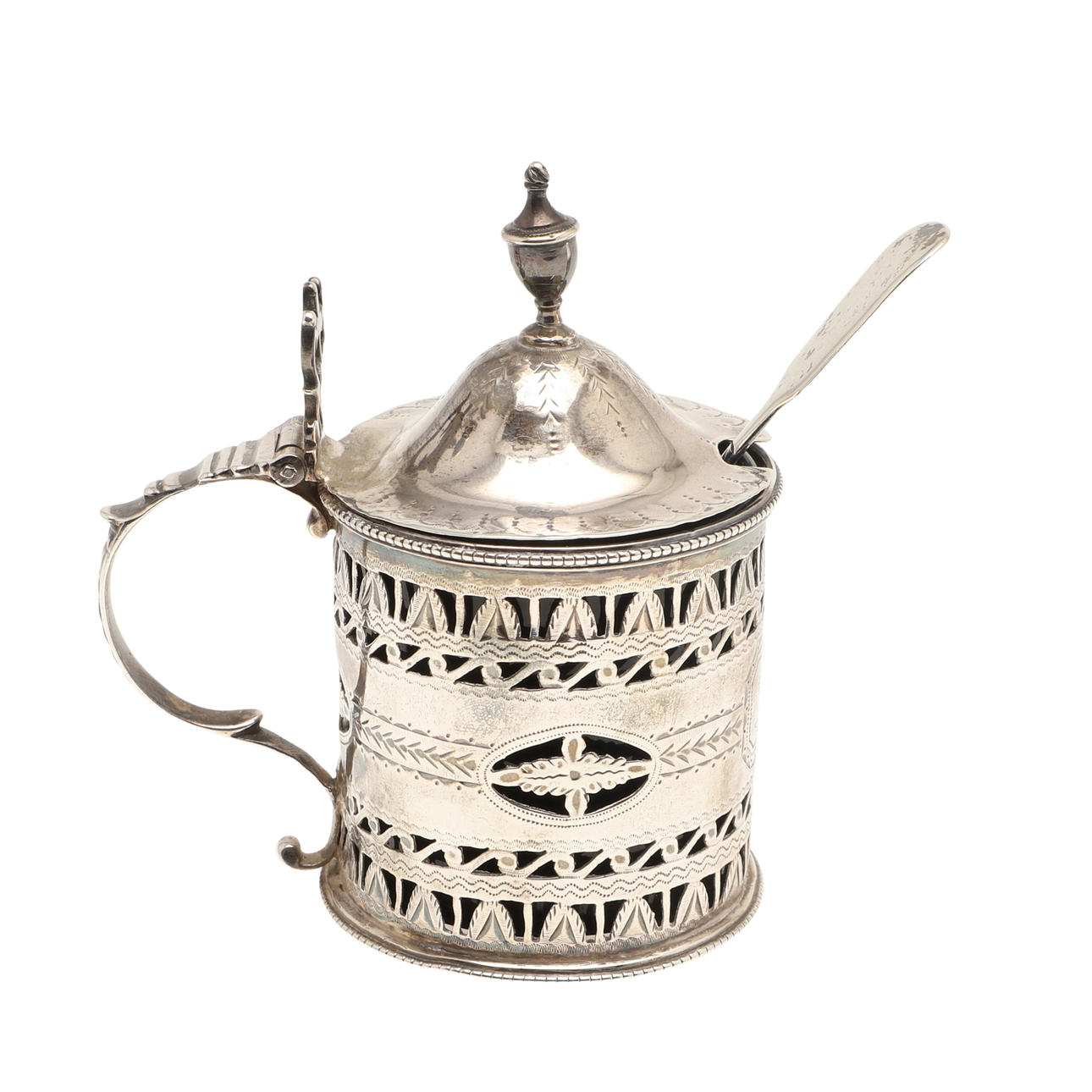 A GEORGE III SILVER MUSTARD POT & ASSOCIATED SPOON.