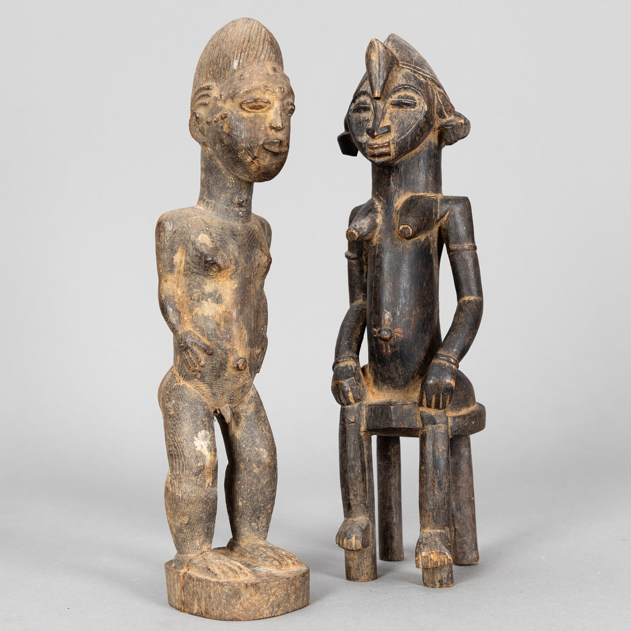 Eine weibliche Deble-Figur und eine männliche Baule-Figur (2).