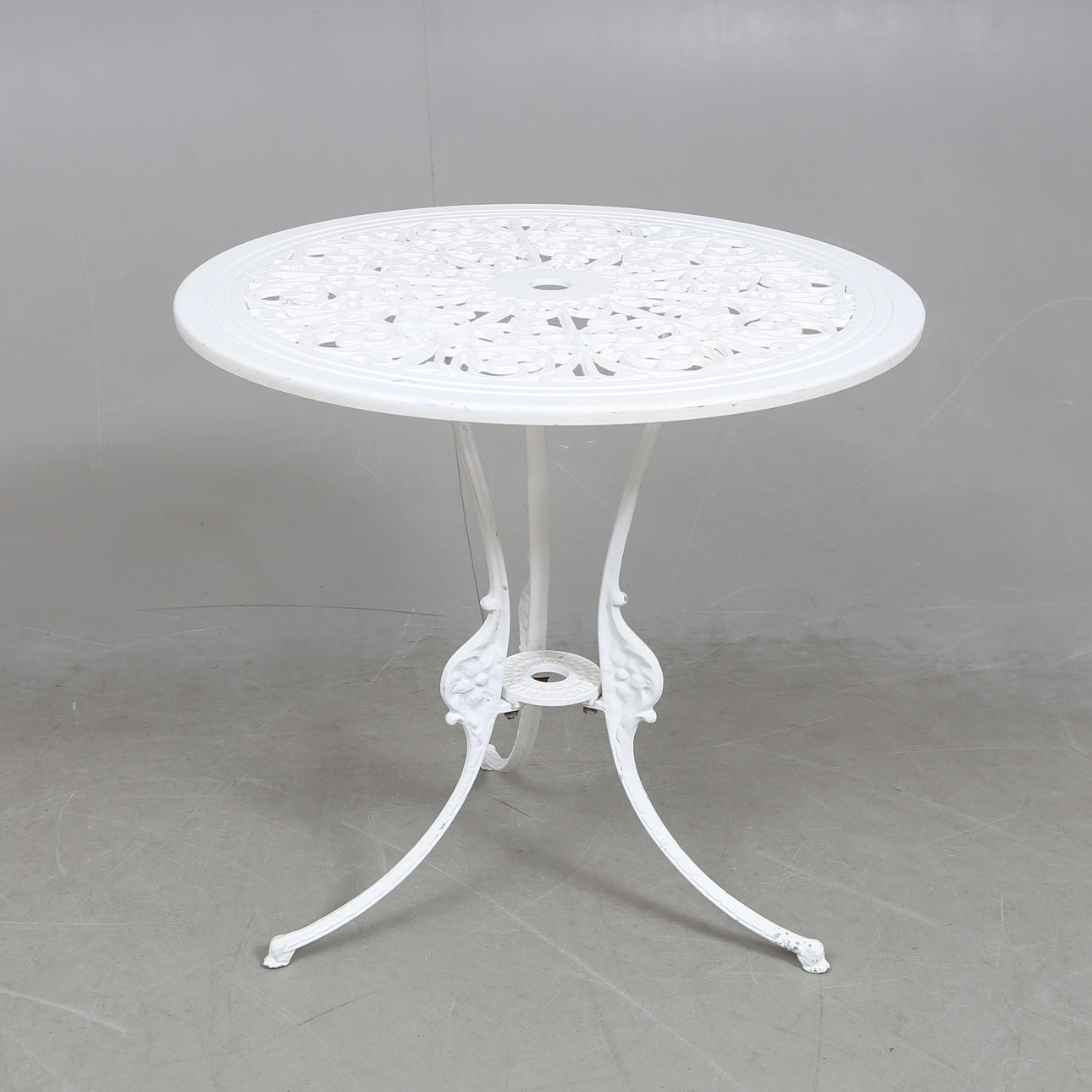 CAFÉBORD, bemålad, aluminium.