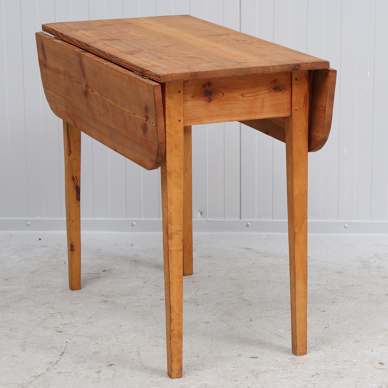 FOLDEBORD, træ, første halvdel af det 20. århundrede.