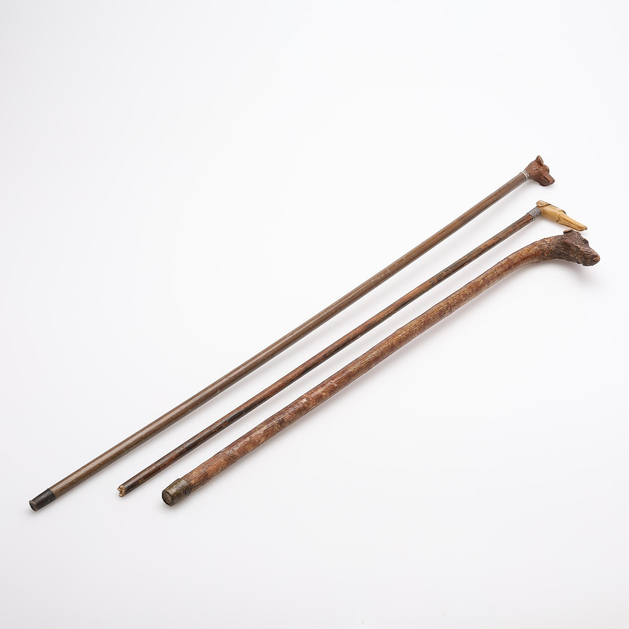 TRES PALOS DE MADERA, SIGLO XX.