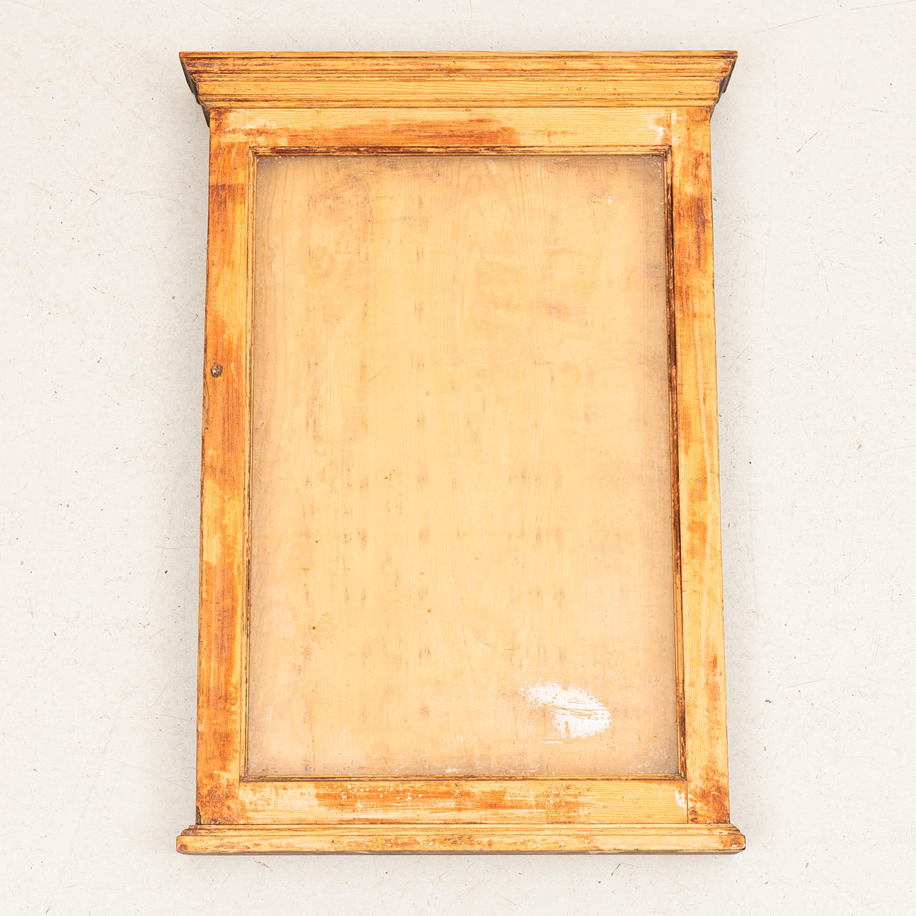 VÄGGVITRIN/VITRINSKÅP, omkring sekelskiftet 1800/1900.