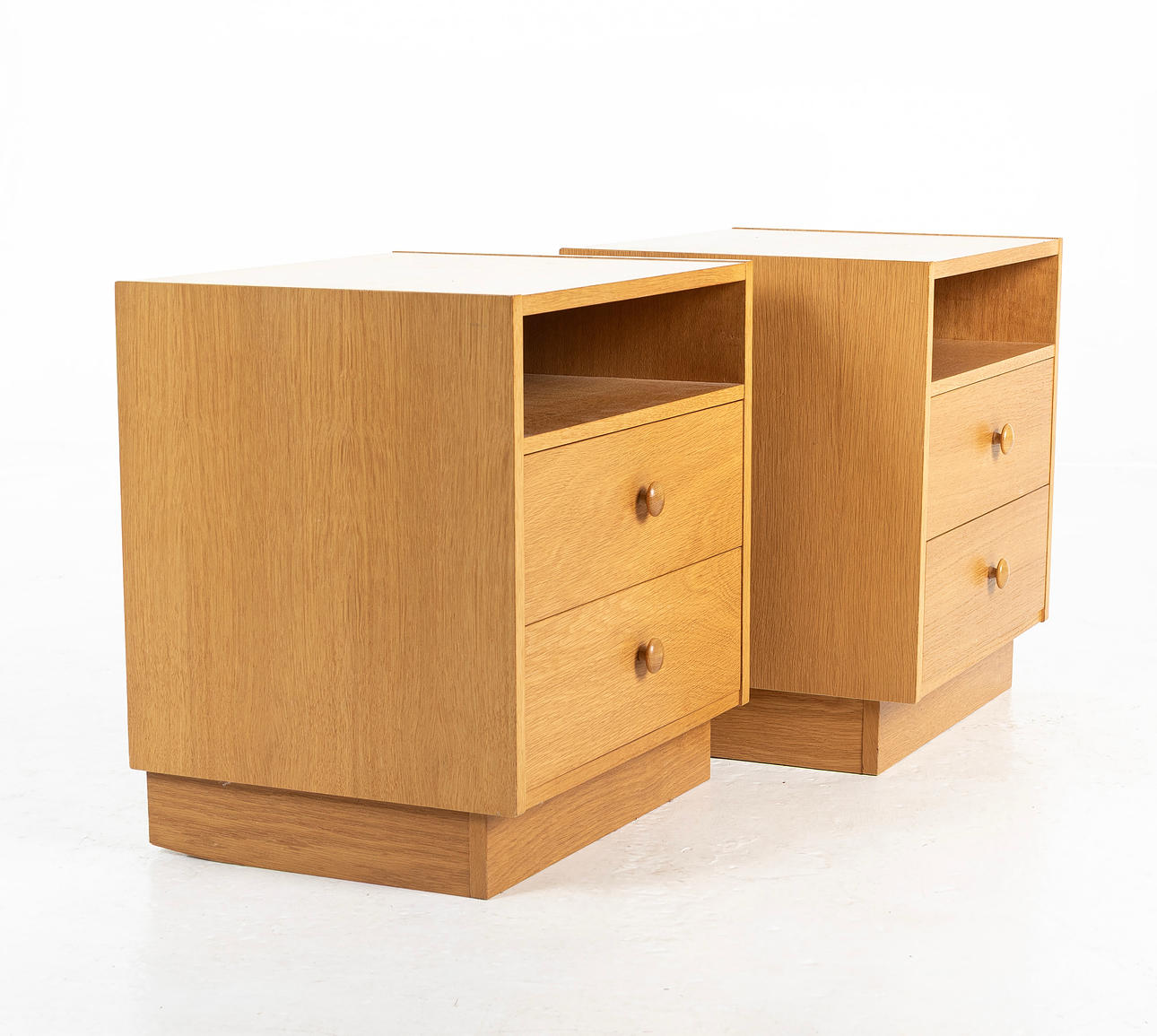 SÄNGBORD, ett par, ek.