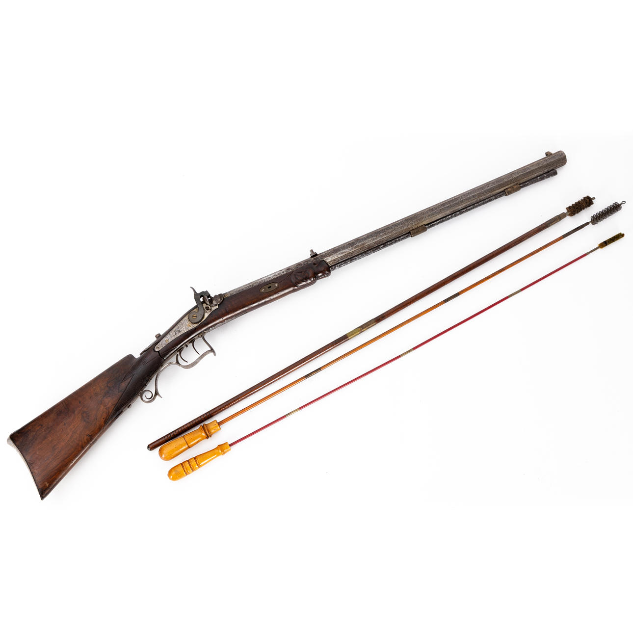 Flintlock hunting gun and three cleaning brushes, 19th Jh.