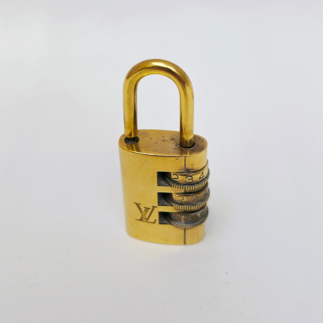 CANDADO DE COMBINACIÓN LOUIS VUITTON.