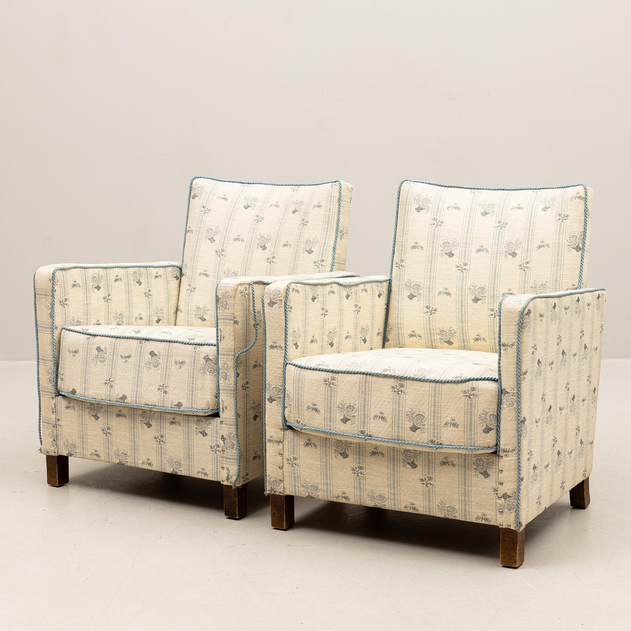 FÅTÖLJER, ett par, textilklädda, 1930/40-tal.