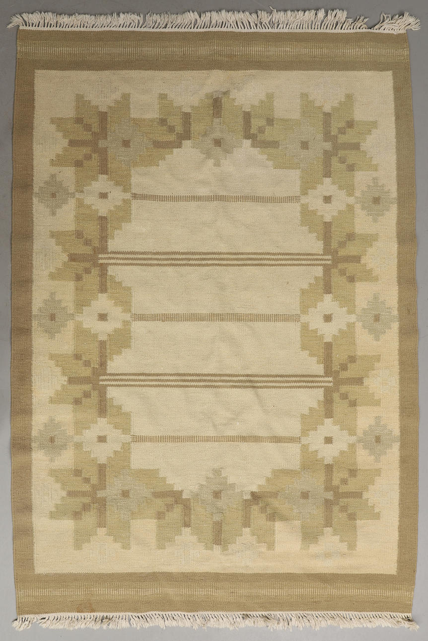 TÆPPE, flet, 231 x 170 cm.