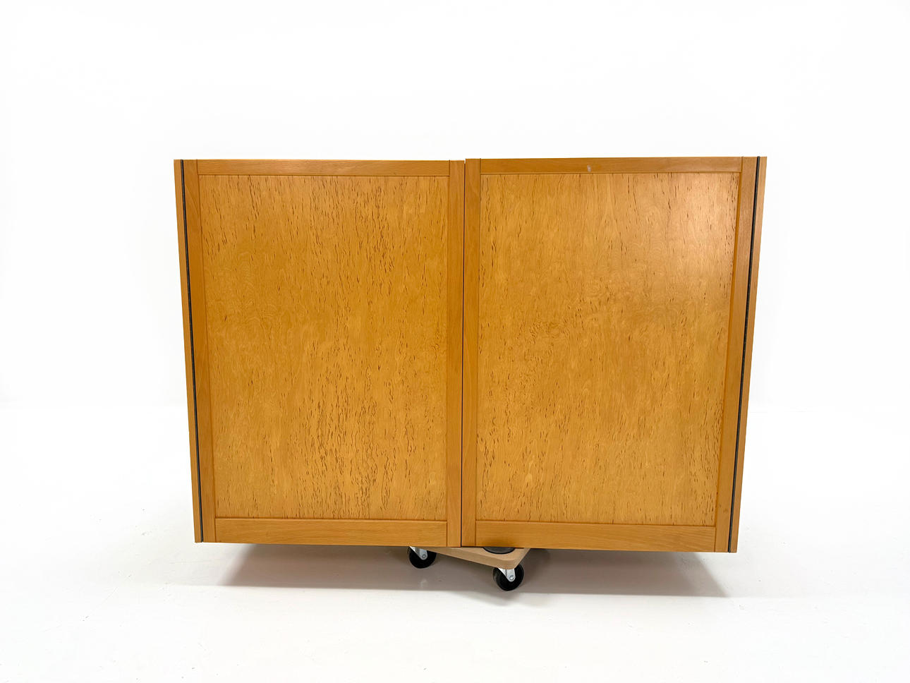 CABINETS - Light veneer with veins.