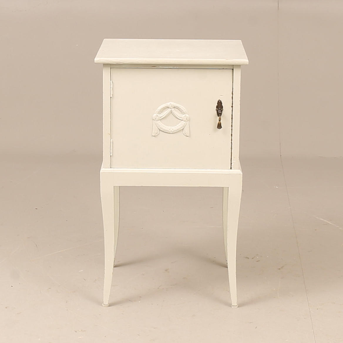 YÖPÖYTÄ, puuta, 1900-luvun alku.