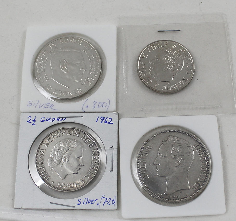 MYNT, 4 st, 10 kroner. Margarethe ll 1972, 2 kr 1964, 2 st, silvermynt, Venezuela, Nederland.