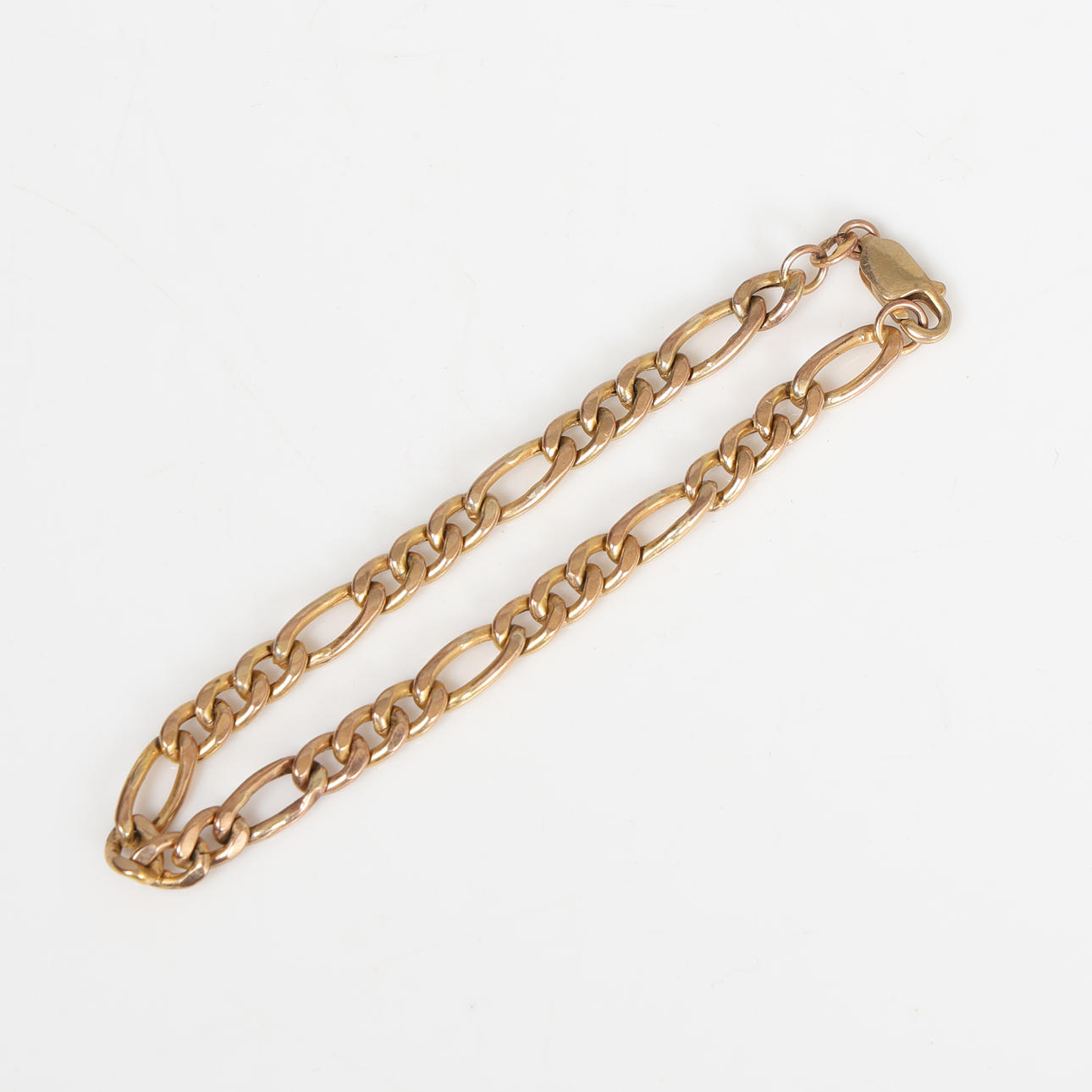 EIN 9-KARÄTIGES GOLDARMBAND.