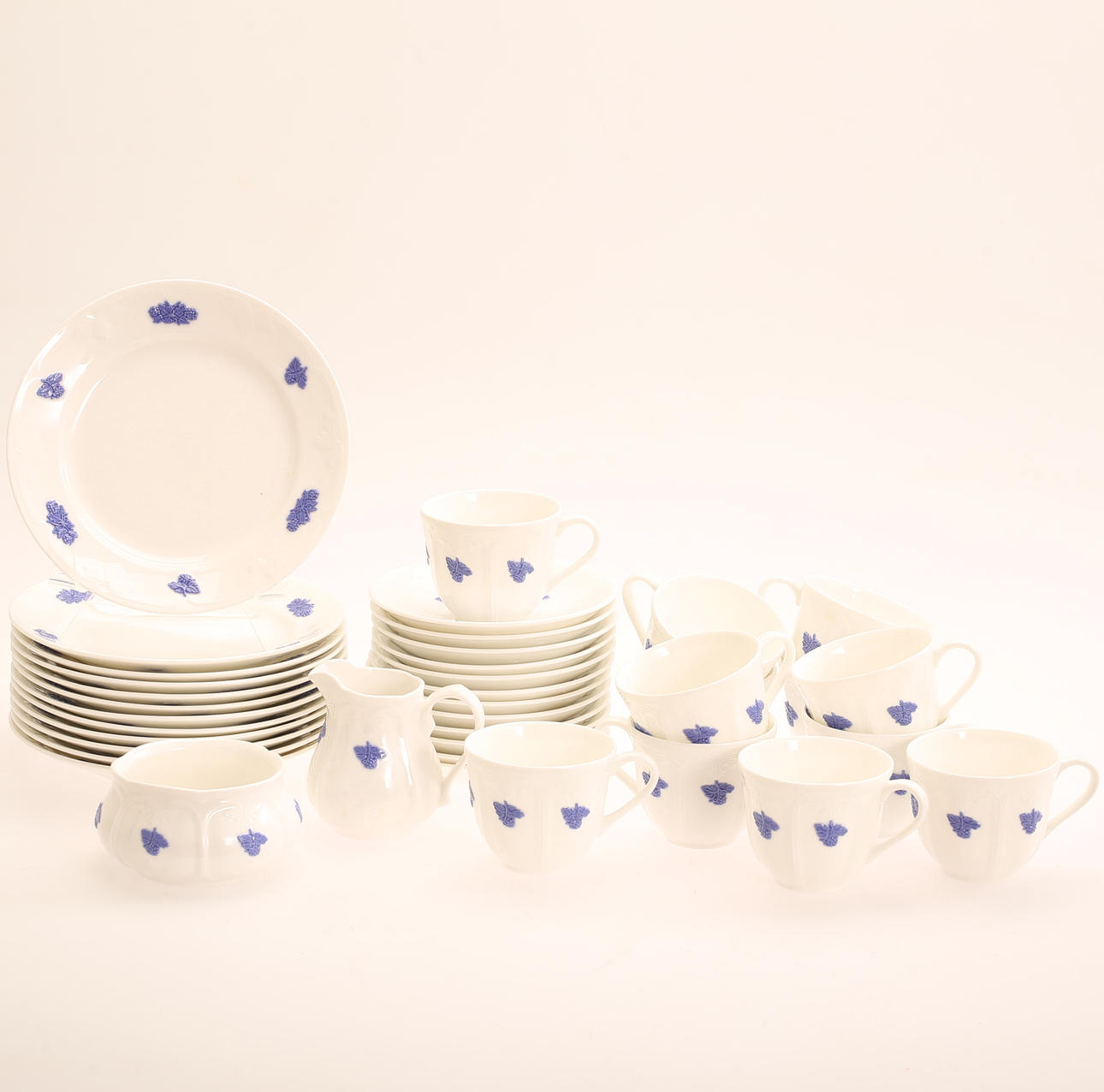 A 26-piece “Blå Blom” coffee set, Gustavsberg.