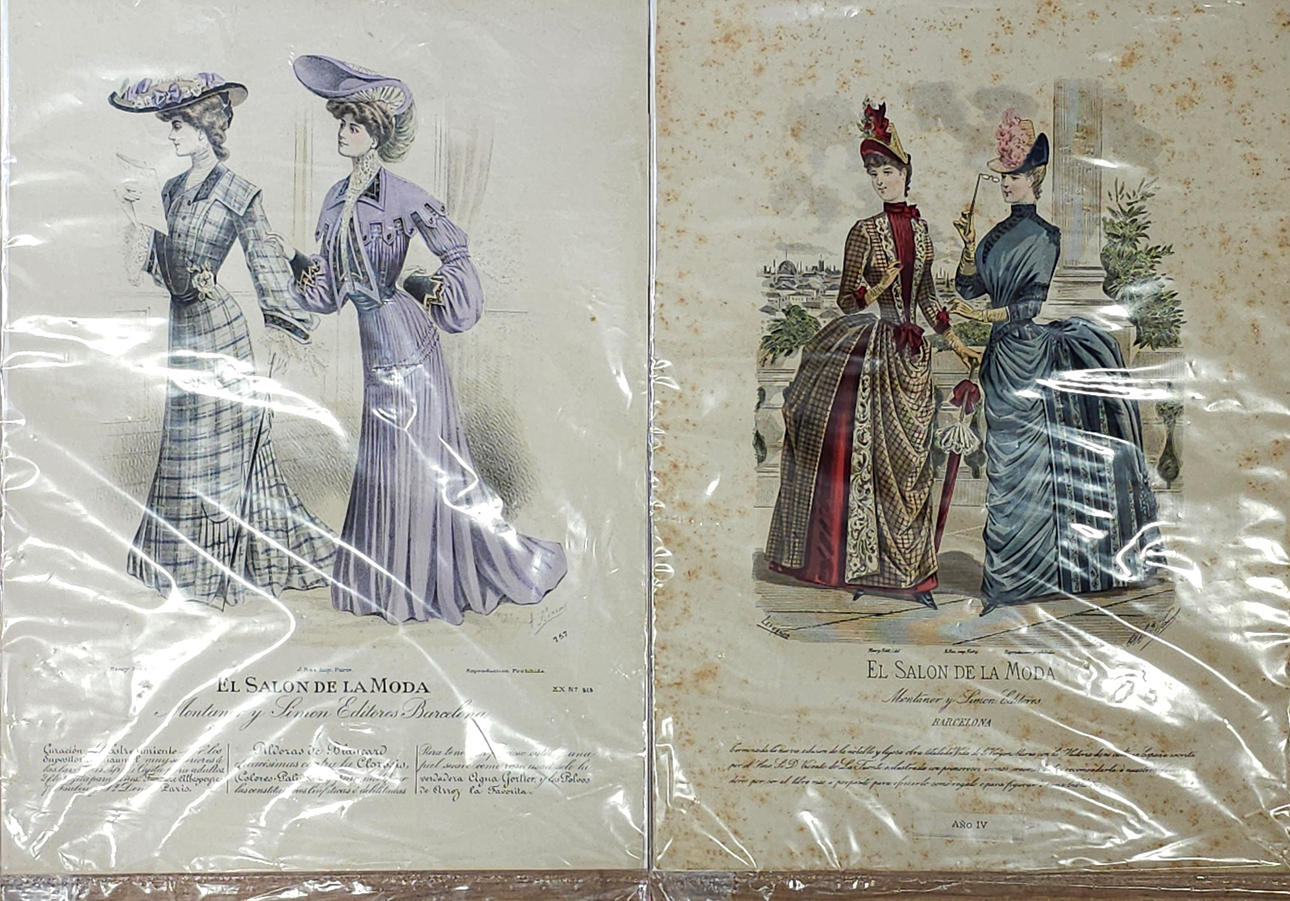 „Die Modenschau“ zwei handkolorierte Lithografien.