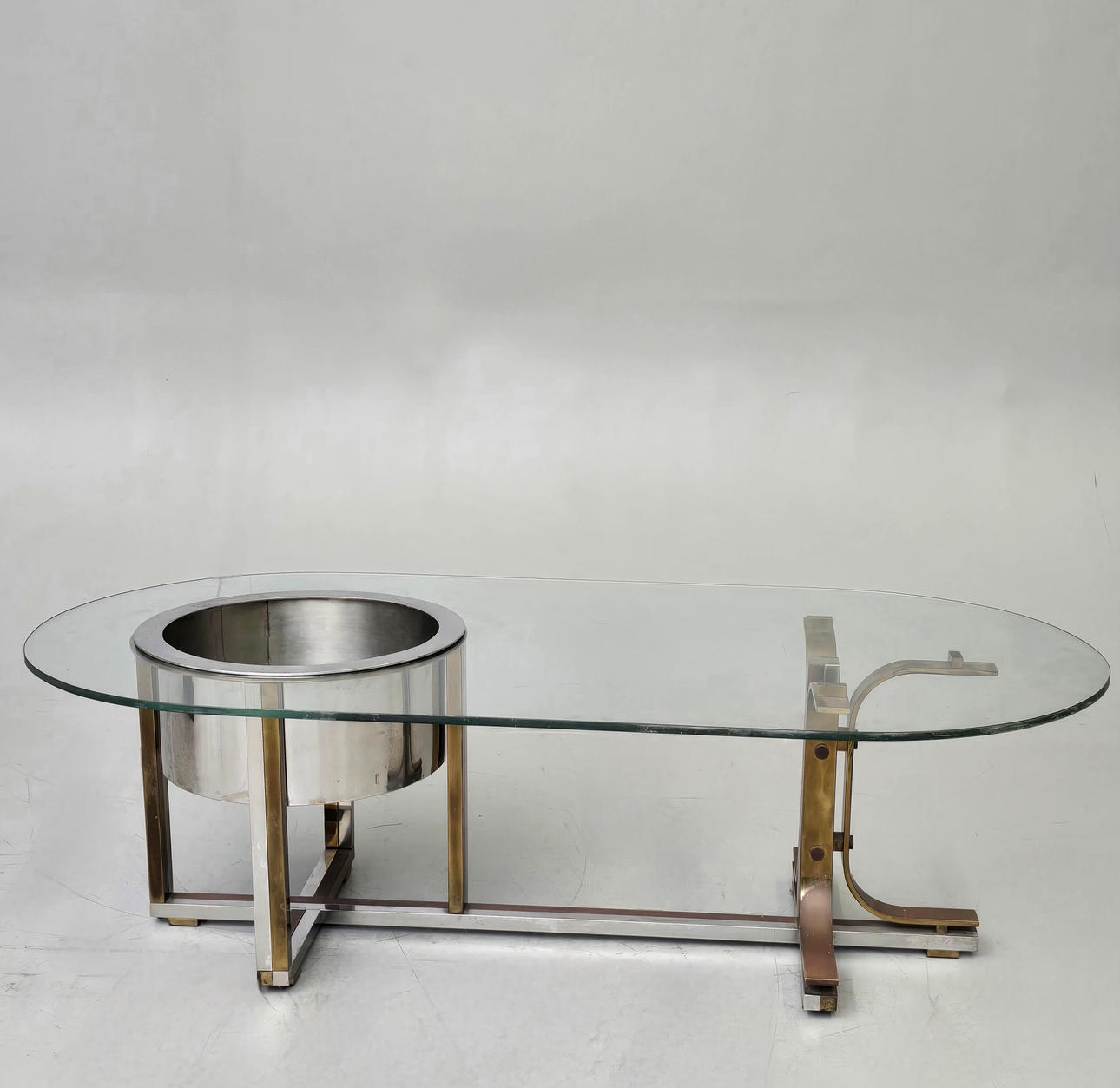 SOFABORD MED PLANTER. STÅL OG GLAS.