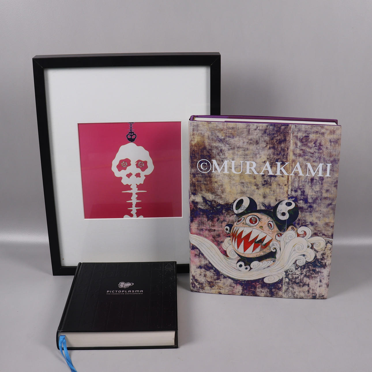LIBROS, Murakami e impresión enmarcada y pictoplasma.