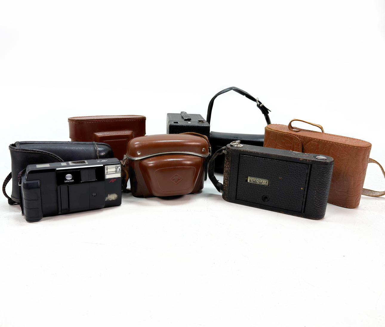 CAMERAS - 6 20th century.