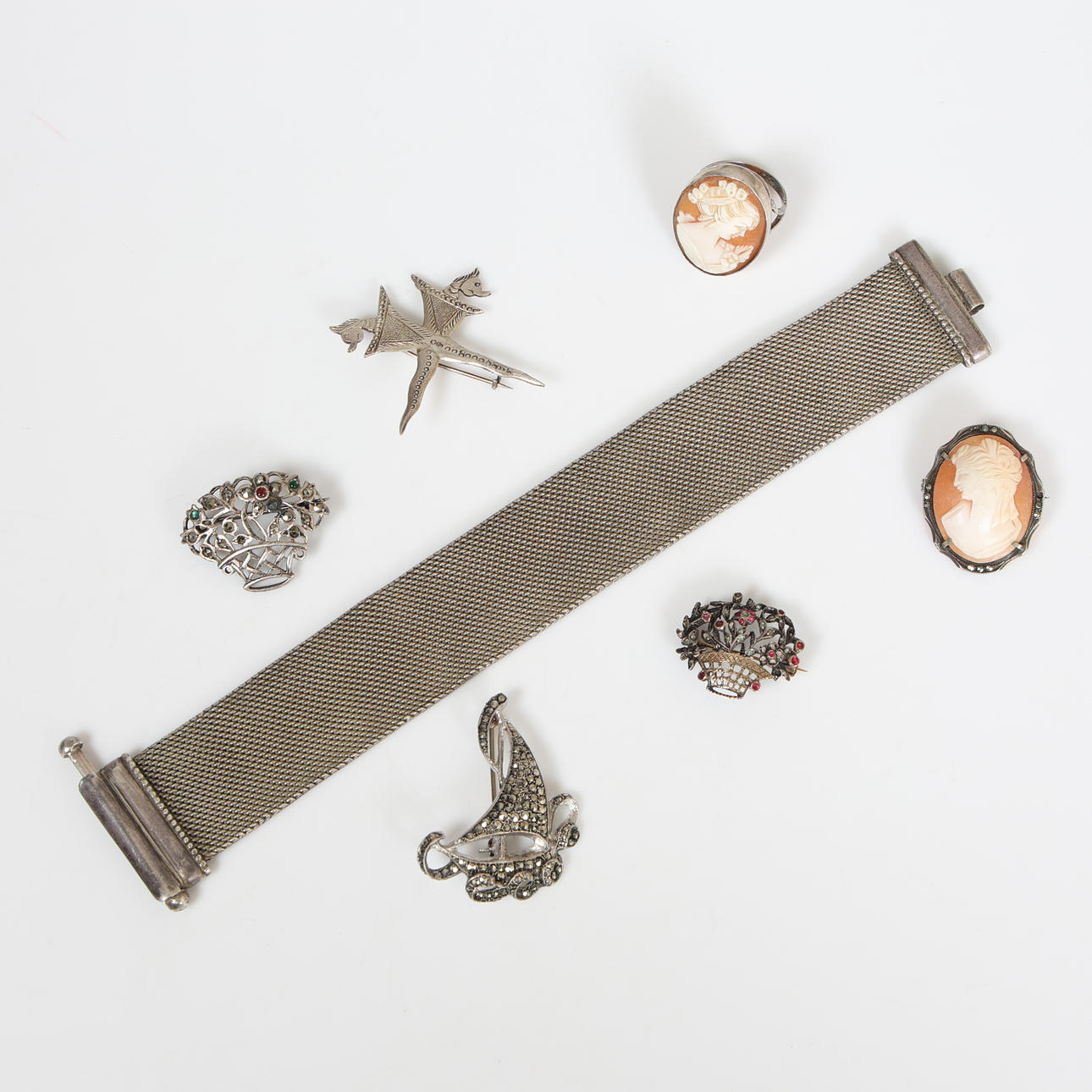 EN SAMLING SØLV- OG HVIDMETALSMYKKER (7).