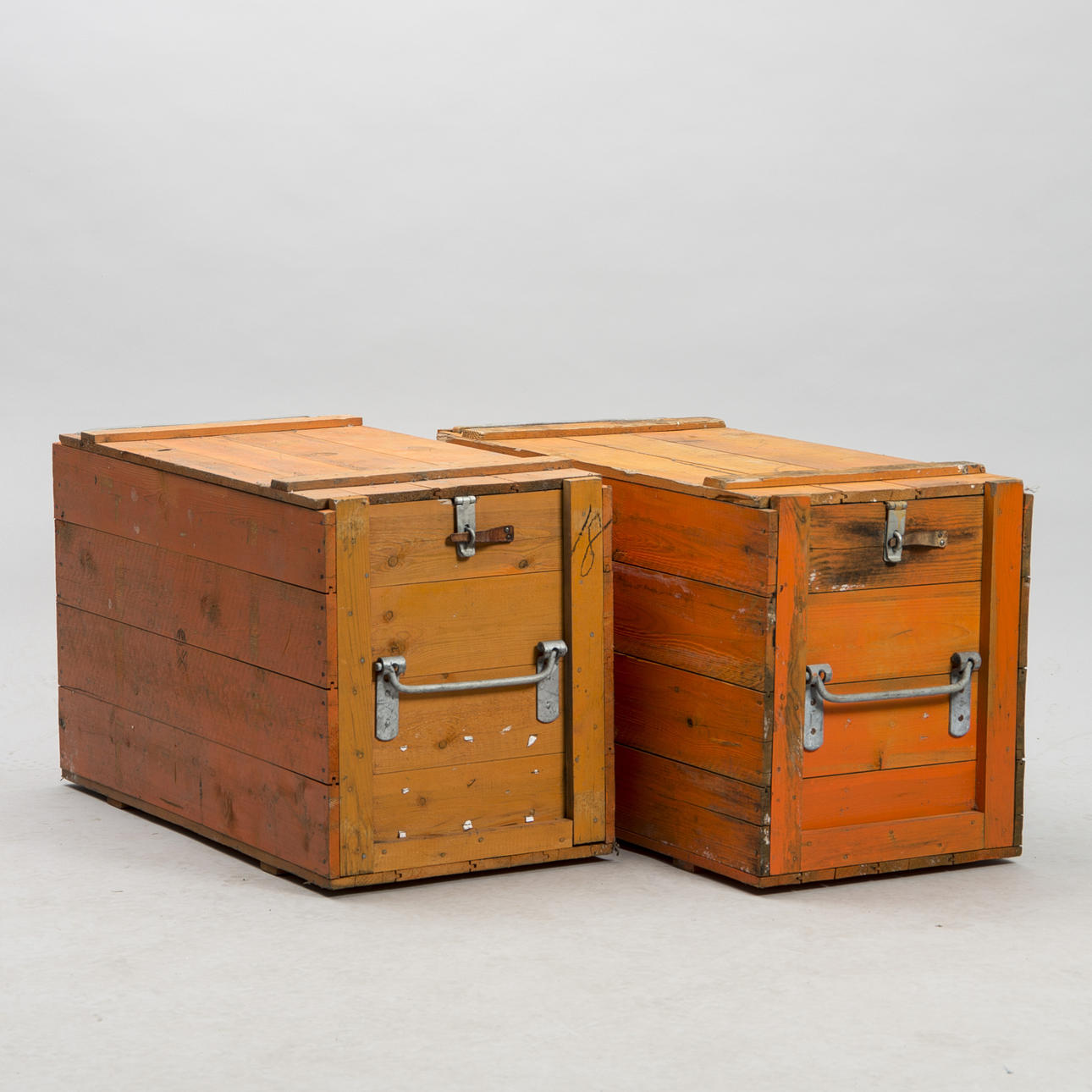 FÖRVARINGSLÅDOR, 1 par, målad trä.