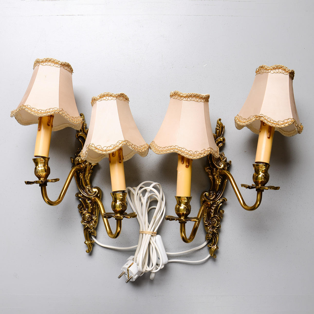 VÆGLAMPER, et par, rokoko, 1900-tallet.