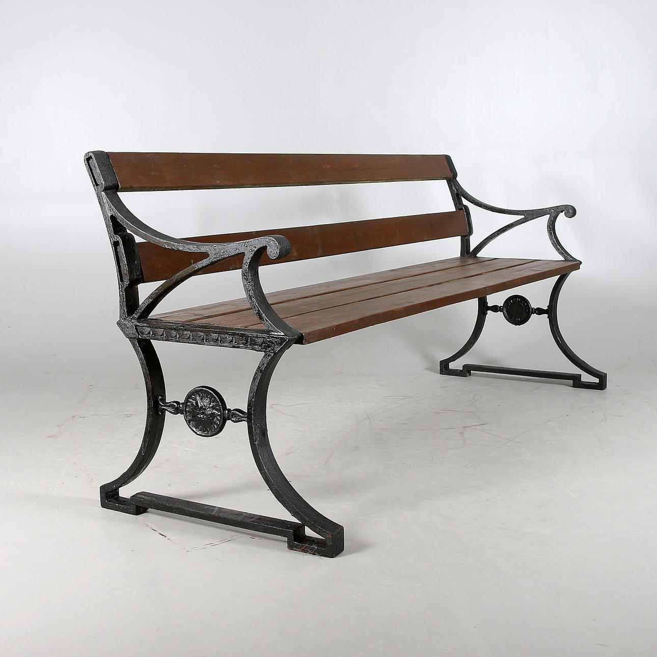 FOLKE BENSOW. Trädgårdssoffa, "Trädgårdsmöbeln Näfveqvarn N:r 3", Näfveqvarns bruk, 1900-talets första hälft.