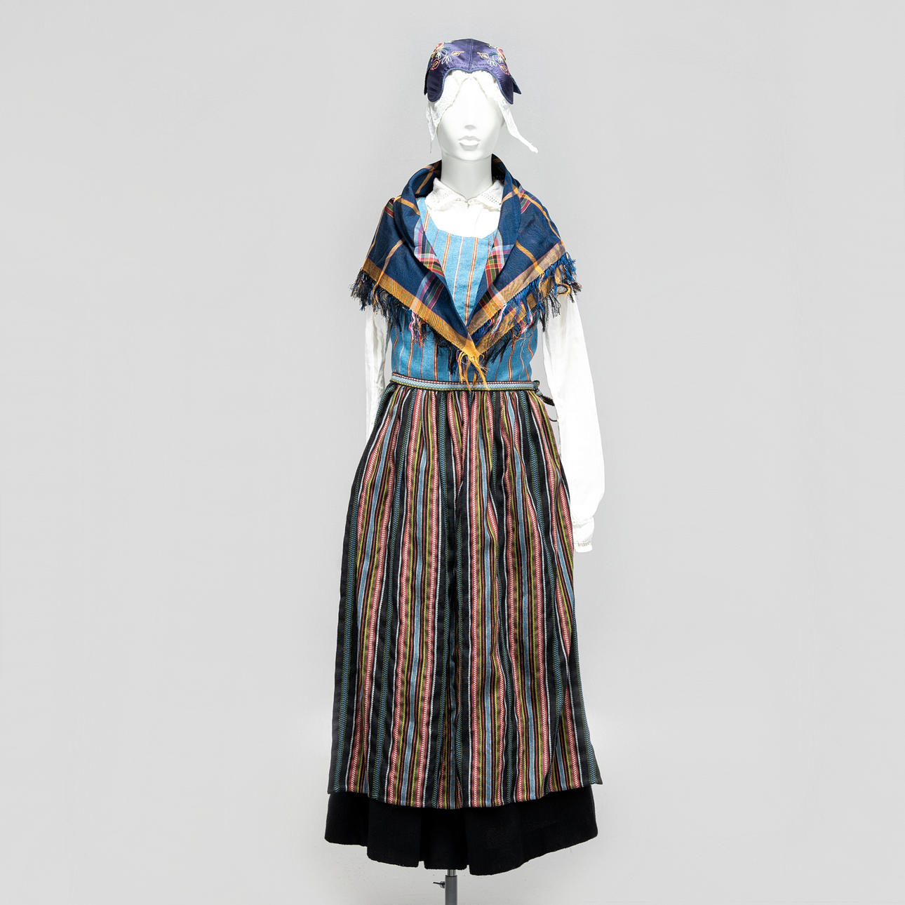 FOLK COSTUME, Västerbotten, 6 pieces.