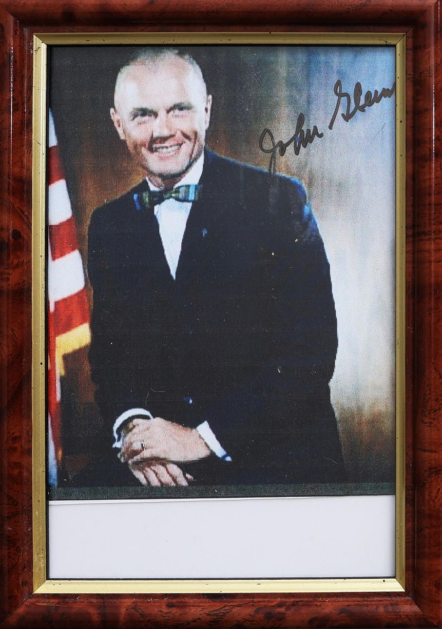 AUTOGRAMM. JOHN GLENN. US-SENATOR UND ASTRONAUT, (1921-2016).