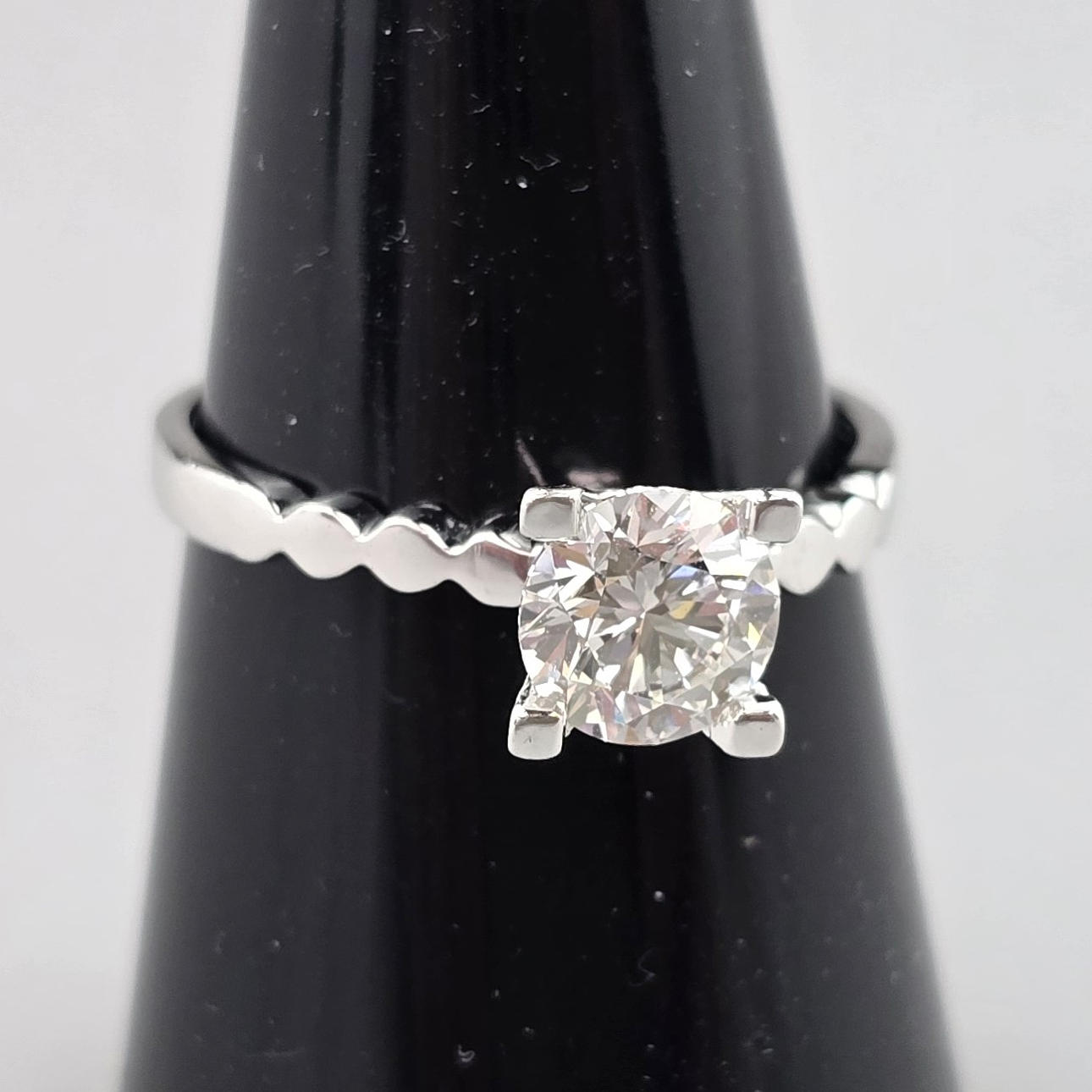 Diamond ring, 14kt gold, 1.05 carats.