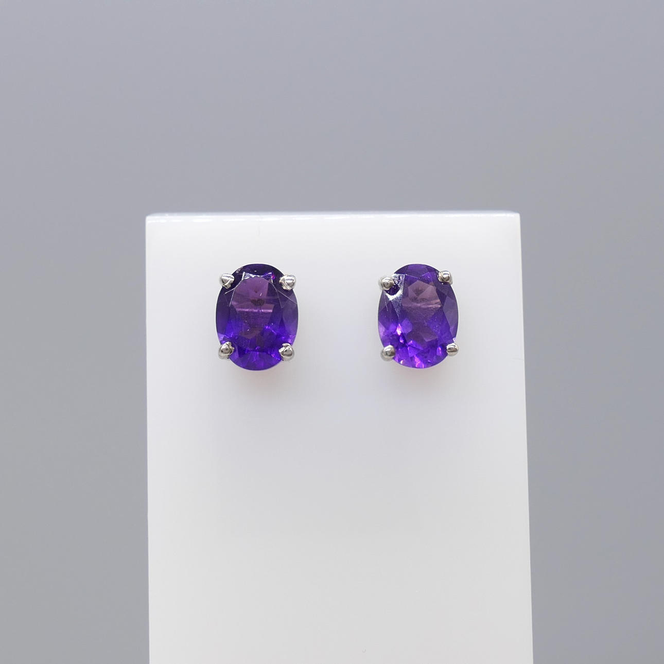 LILA AMETYST-örhängen.