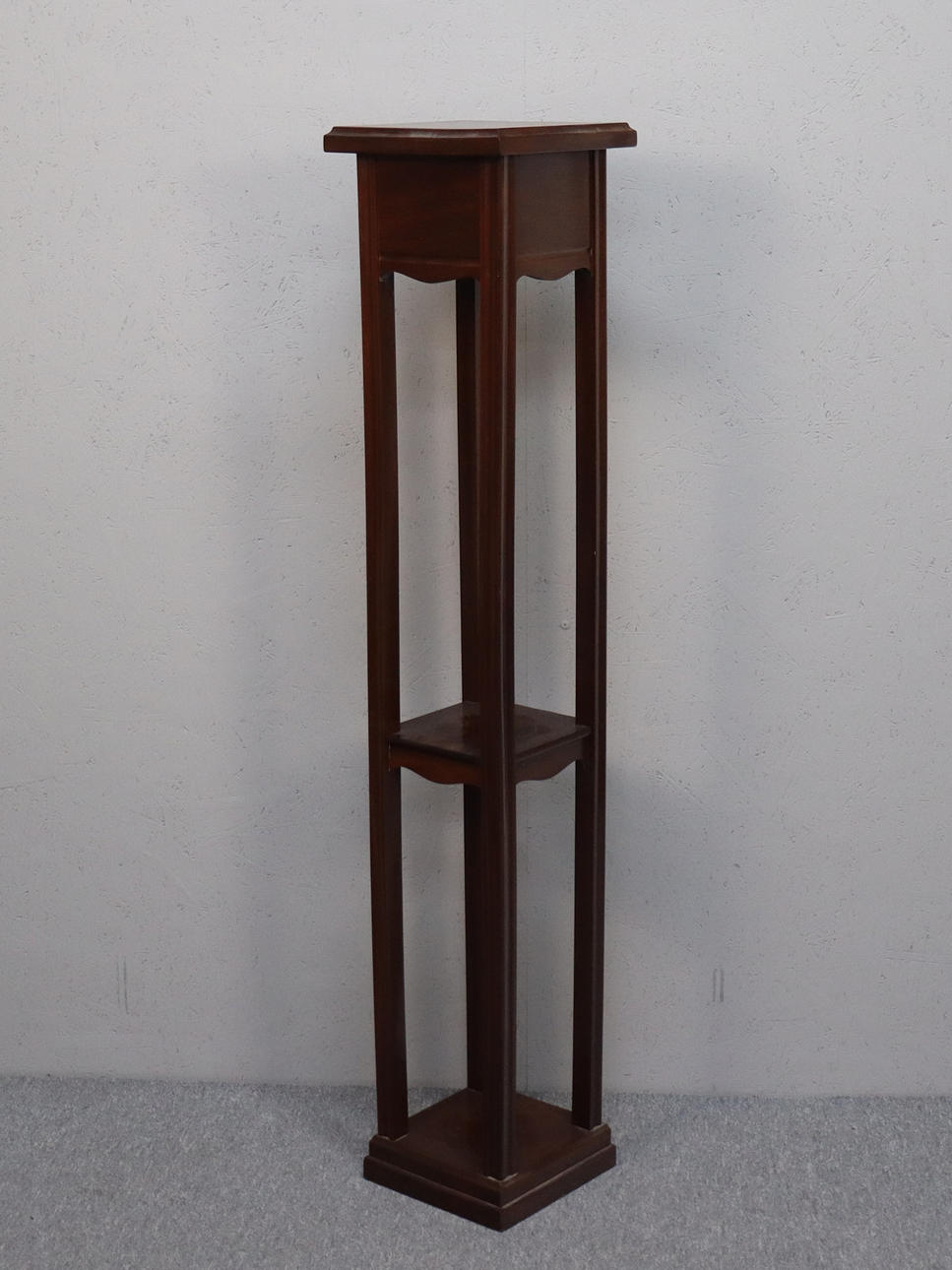 PODEST, gebeiztes Holz mit 2 Plattformen.