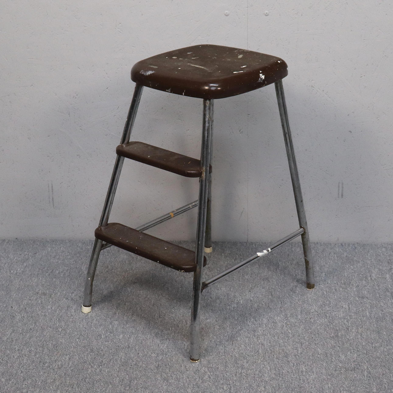 KÖKSPALL / PALLSTEGE, plast med stålrör.