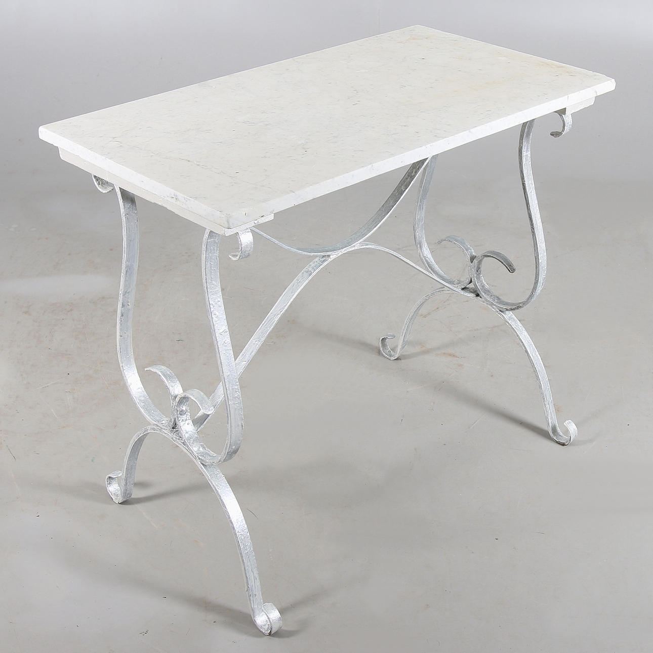 TRÄDGÅRDSBORD, smidesjärn och marmor, 1900-talets första hälft.