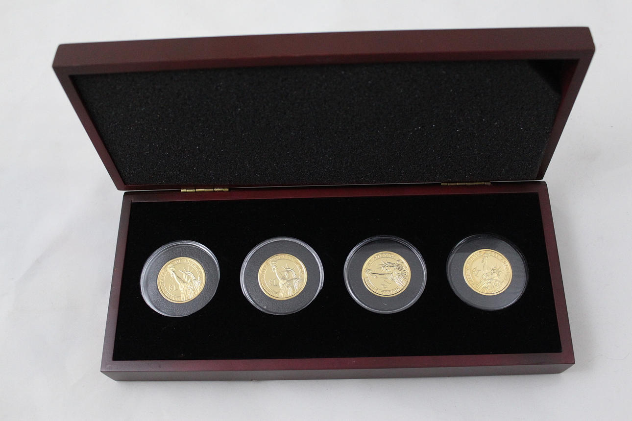 MYNT, 4 st, guld, 1 DOLLAR.