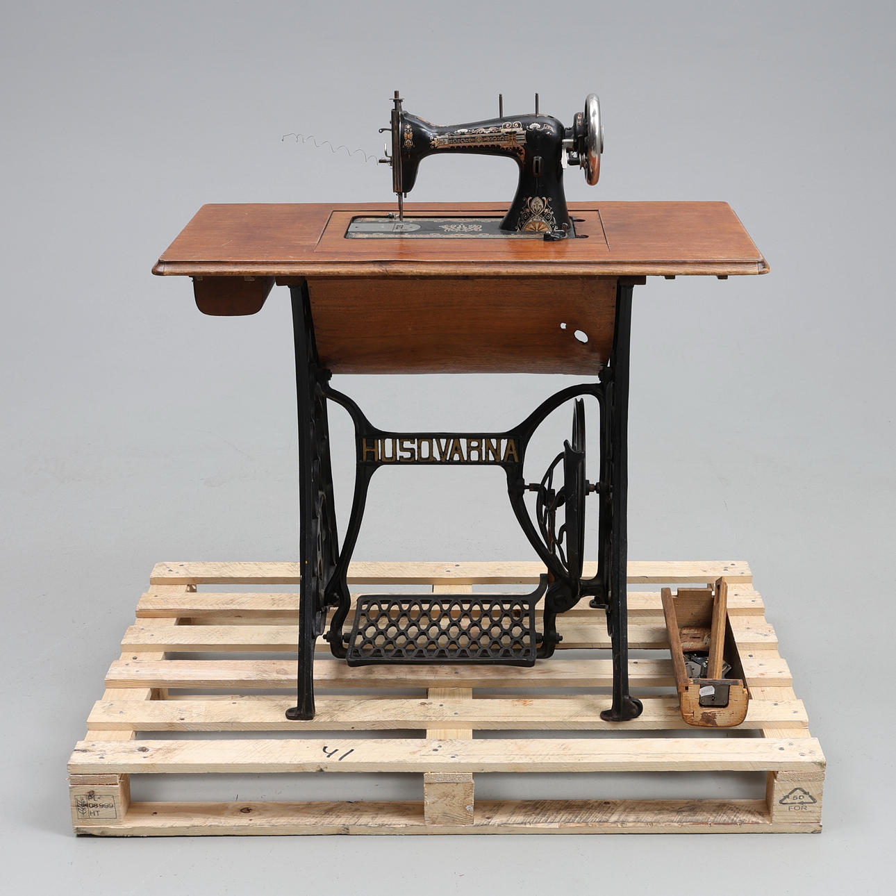 TRAMP-NÄHMASCHINE. Husqvarna.