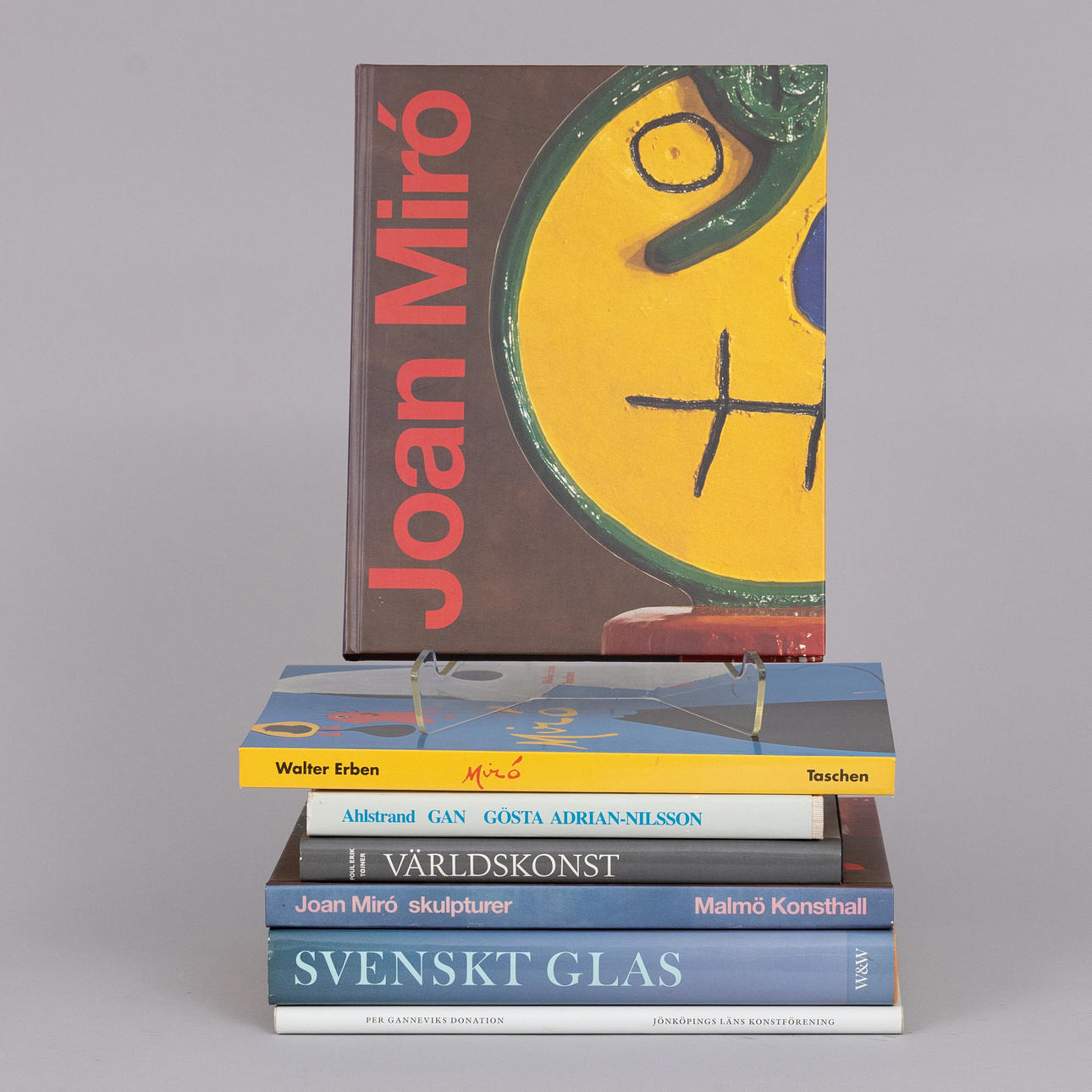 8 TAIDEKIRJAA, mukaan lukien Joan Miro.