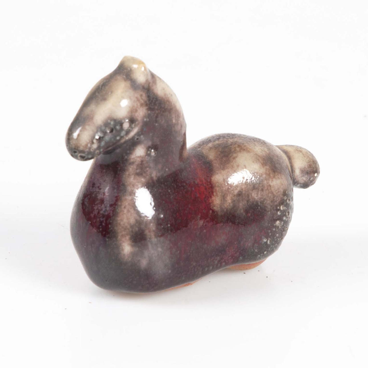 ULLA  KRAITZ. Skulptur, glasiertes Steinzeug mit Pferd.