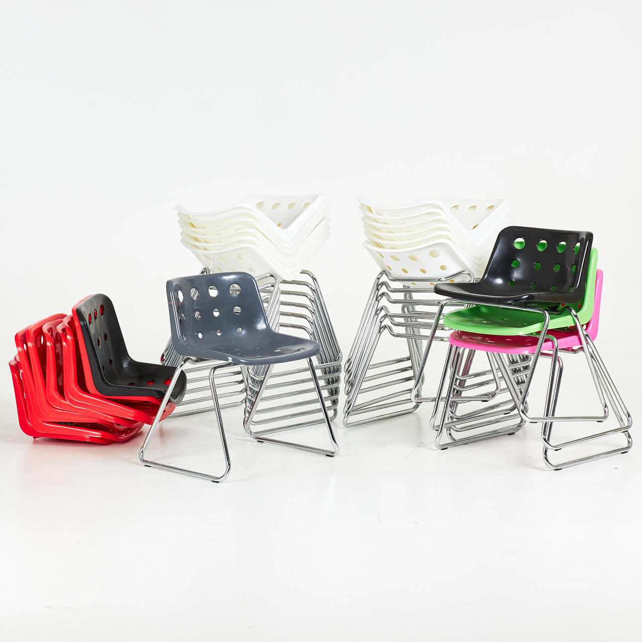 ROBIN DAY. Chairs, 16 pcs, “Polo”, stackable, plastic seats, metal undersides, Loft.