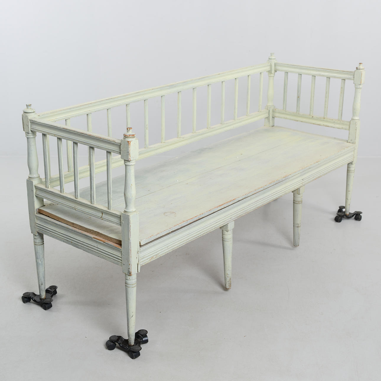 A Gustavian kitchen sofa, 1700/19th century.