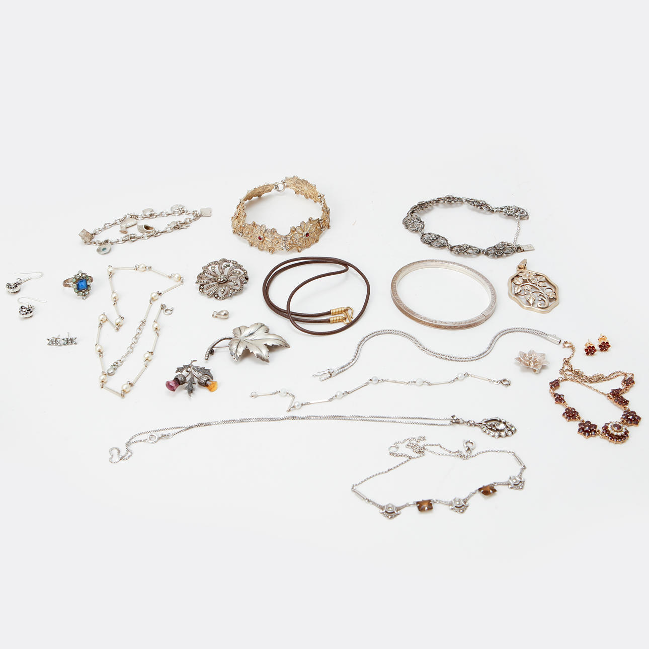 SMYCKEN, diverse, mestadels silver.