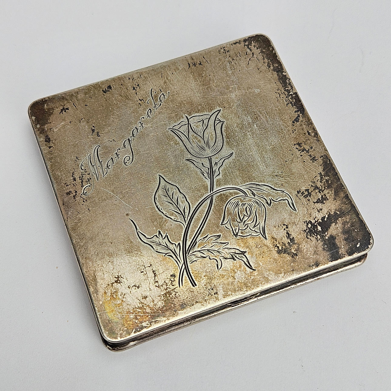 A silver make-up box, 20th century.