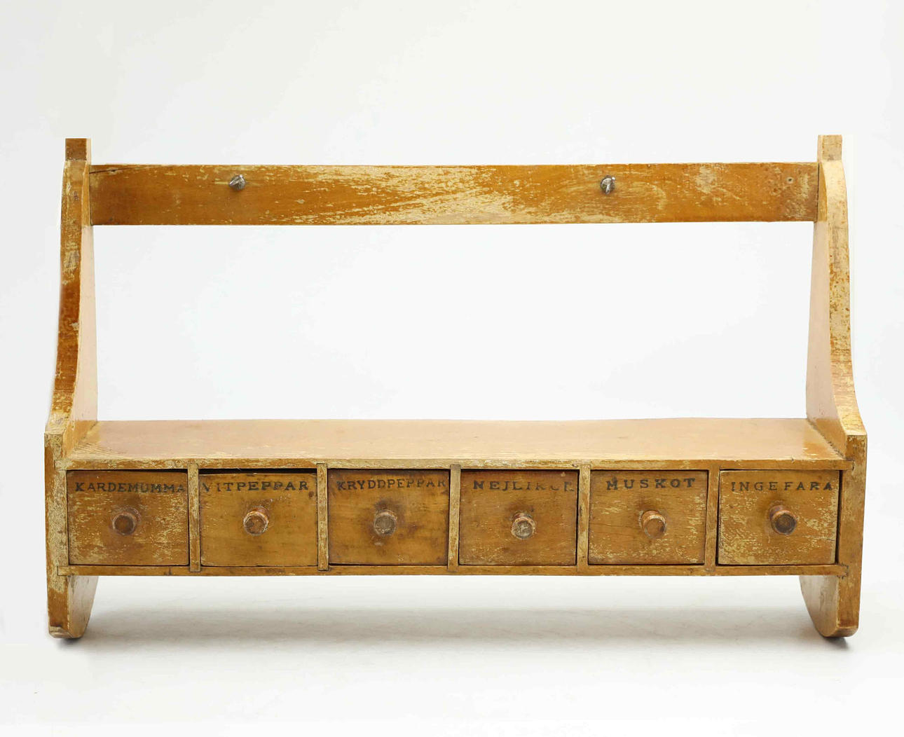 Un especiero de madera, siglo XX.