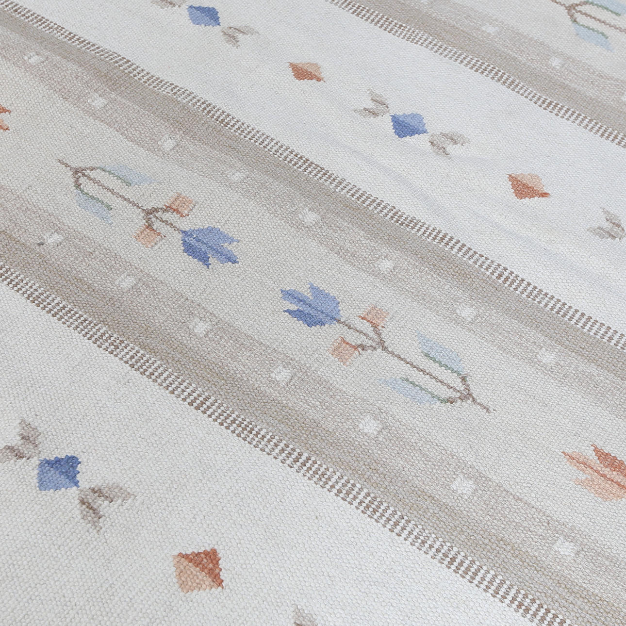 A carpet, yarrow linen, later part of the 20th century, approx 220x167.
