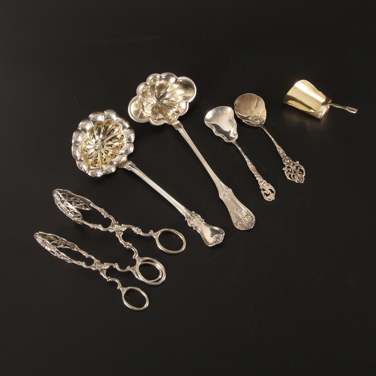SILVER OBJECTS, 7 pieces, spoons, ladles and cookie tongs, 1877-1958.
