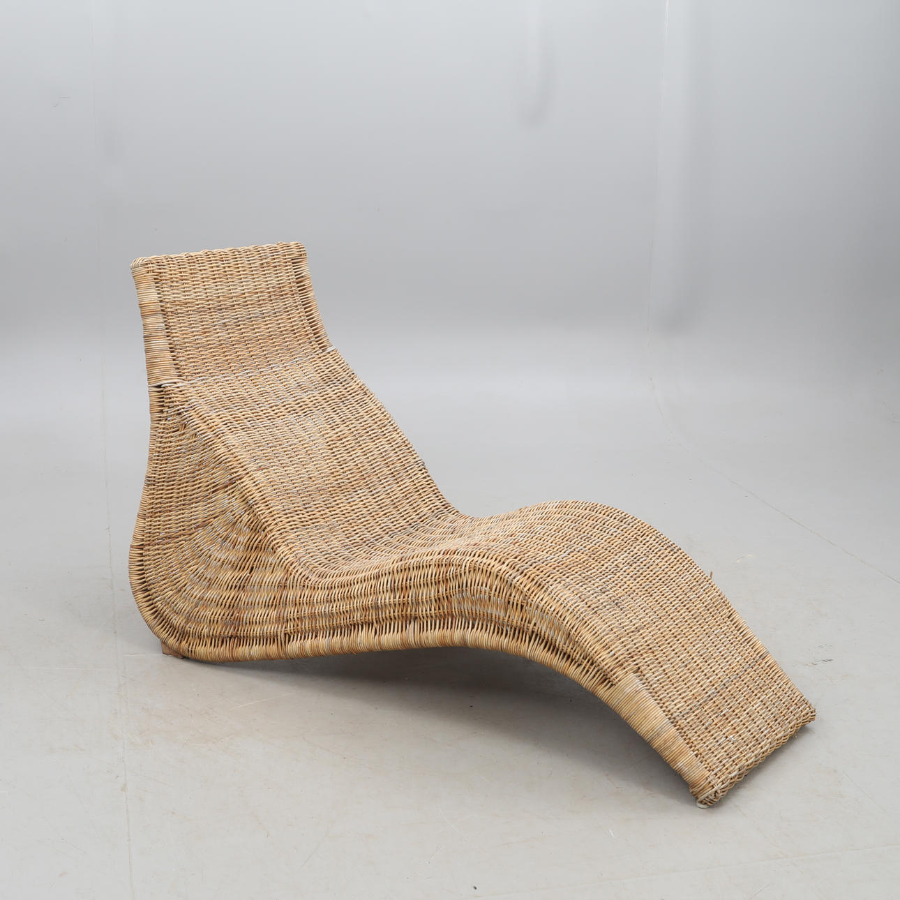 SUNBED in rattan/bamboo. contemporary.