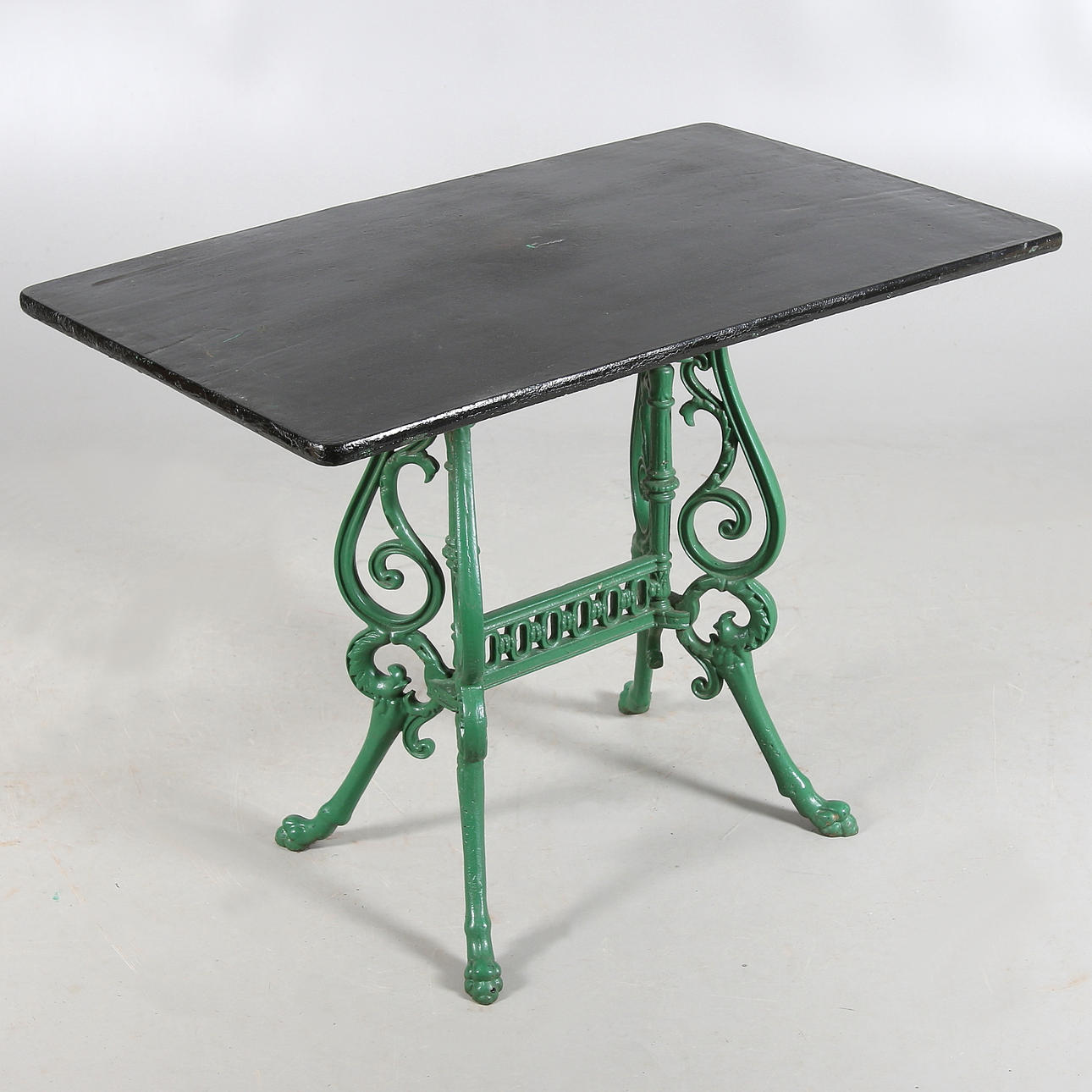 TRÄDGÅRDSBORD, gjutjärn, omkring sekelskiftet 18/1900.