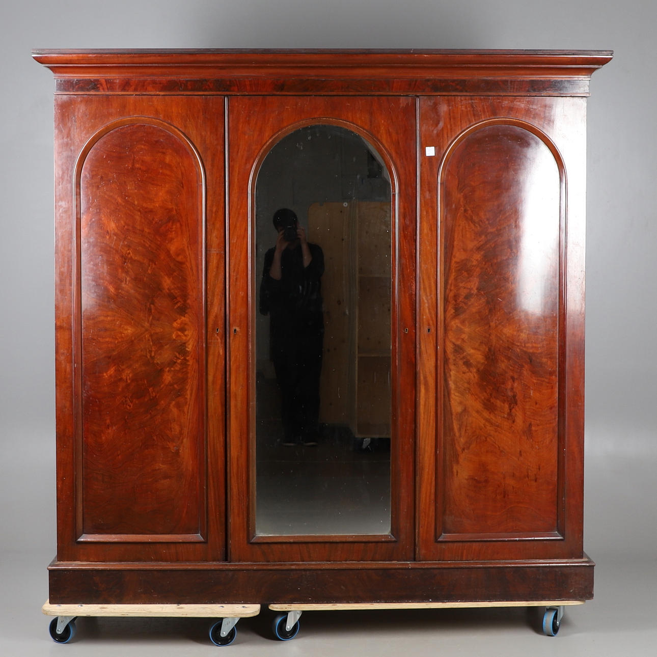 A VICTORIAN MAHOGANY TRIPLE WARDROBE.
