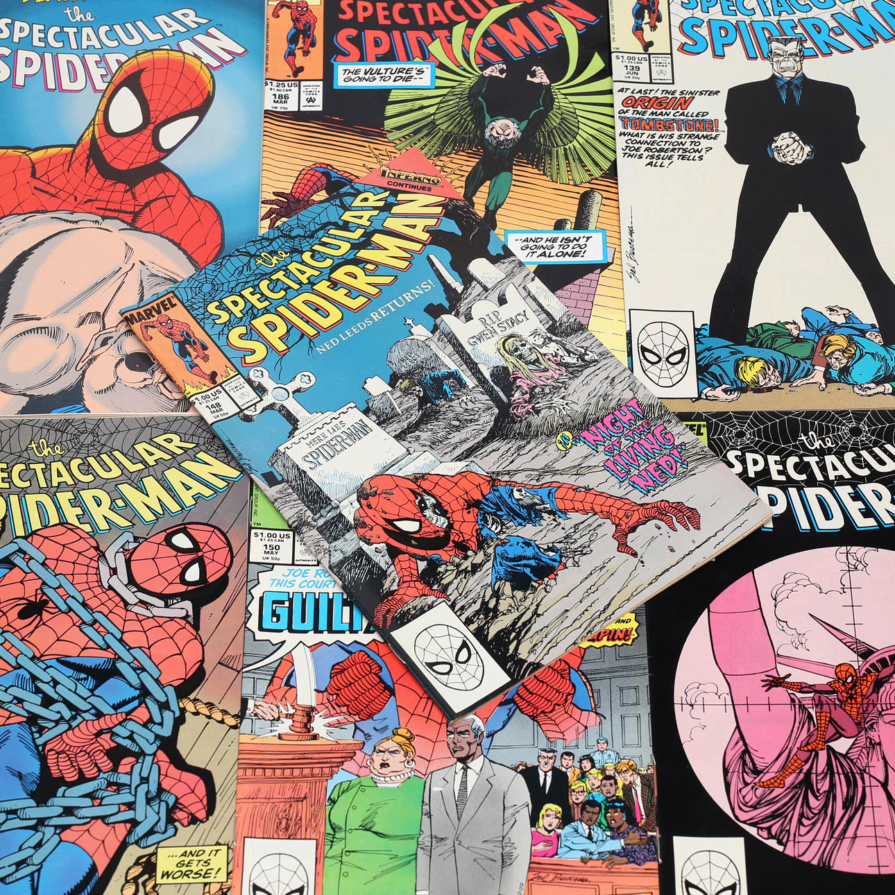 Ein Set von 33 Comics, Der spektakuläre Spider-Man.