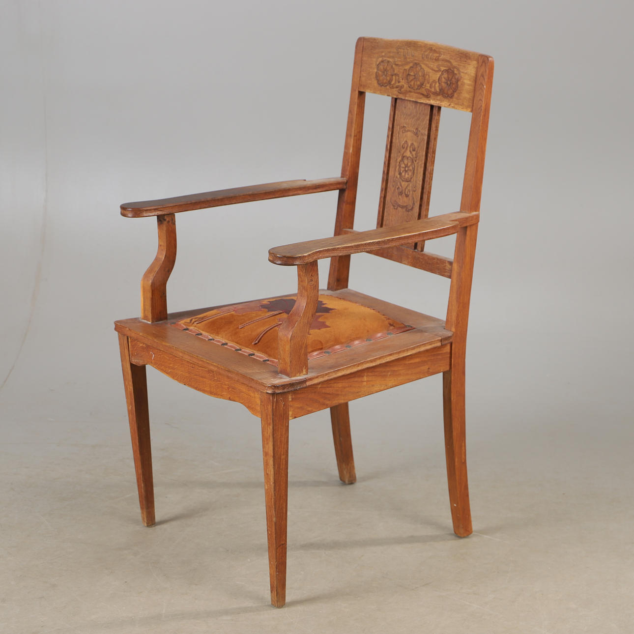 SESSEL, Eiche mit gepolstertem Ledersitz, Jugendstil.