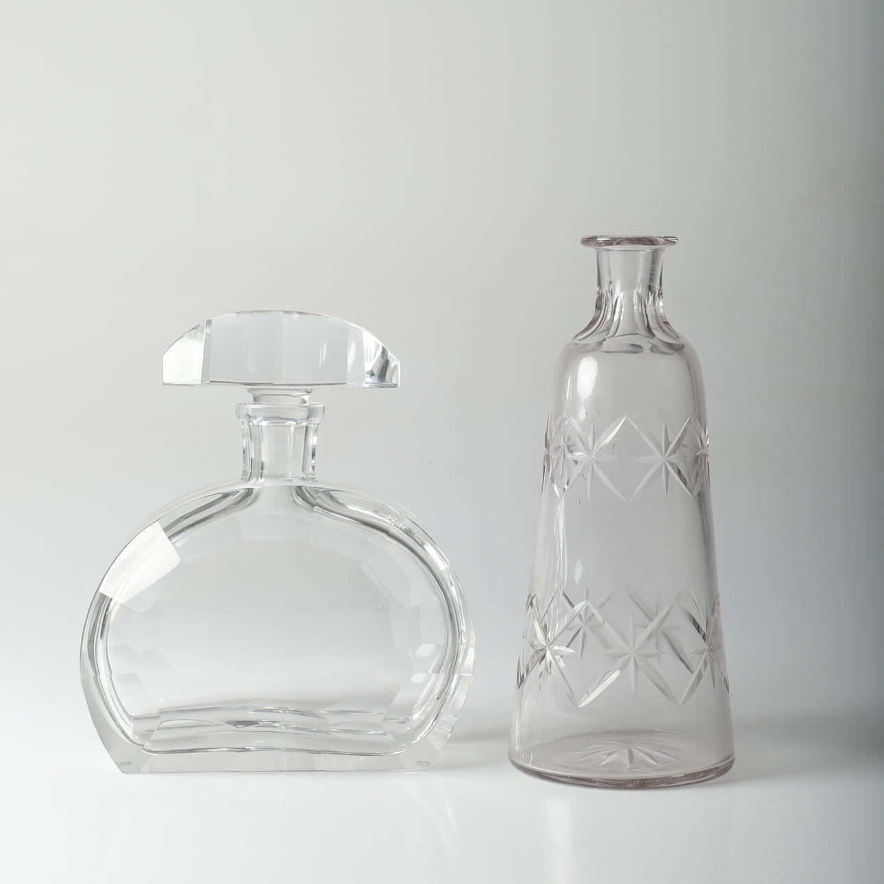 DEKANTERIA, 2 kpl, lasia, 1900-luku.