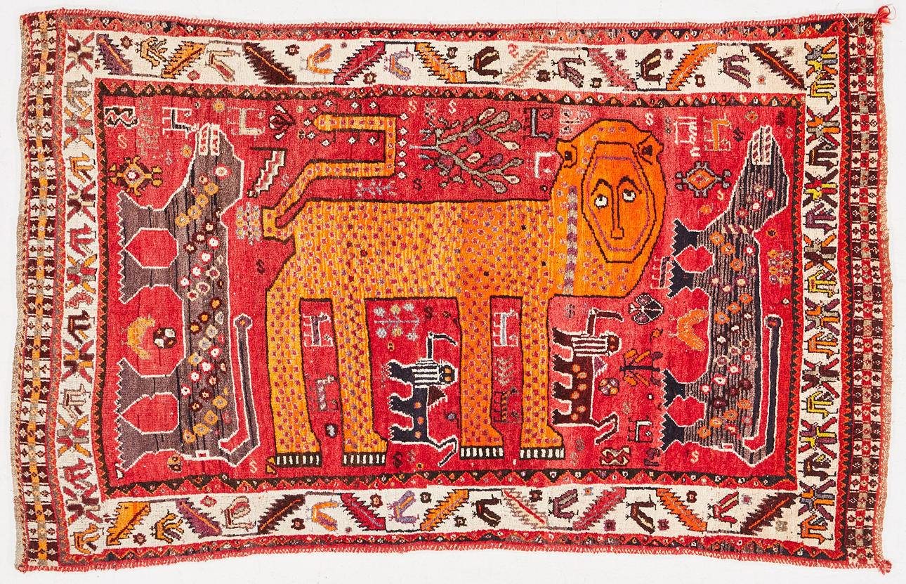 ORIENTAL RUG, figural, ca 194 x 117 cm.