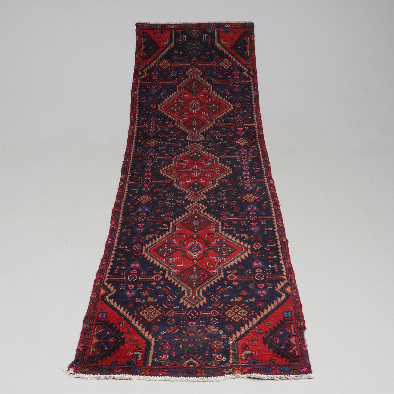 ORIENT CARPET, gallery, 86 x 300 cm.